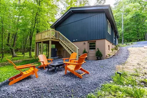 600 Woodbine Dr, Terra Alta, WV 26764