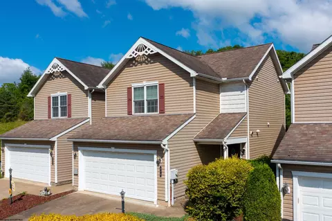 310 Glencoe Ln, Morgantown, WV 26508