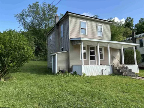 426 W River Ave, Belington, WV 26250