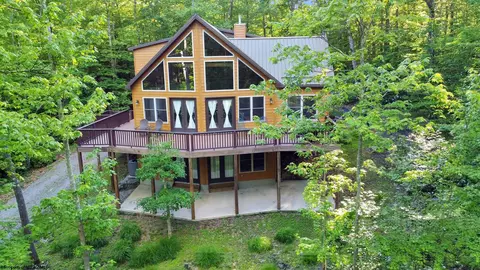 83 Redwood Dr, Terra Alta, WV 26764