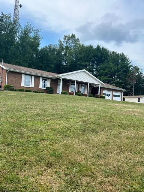 212 Lady Slipper Dr, Buckhannon, WV 26201