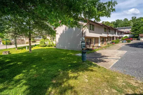206 Morgan Dr, Morgantown, WV 26505