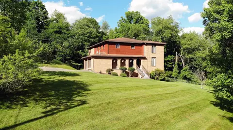 1083 Westview Dr, Fairmont, WV 26554
