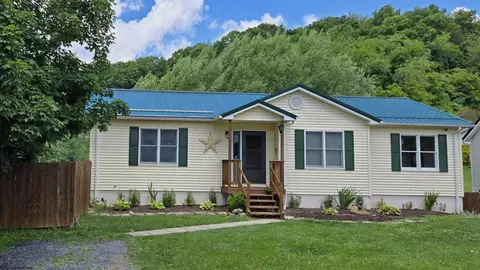 77 Allegheny Ln, Philippi, WV 26416