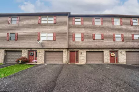 208 Stonegate Cir, Morgantown, WV 26505