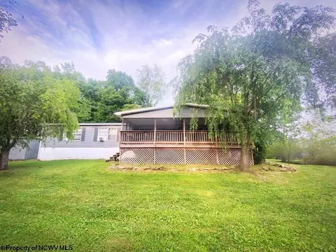 5455 Fairmont Rd, Rivesville, WV 26588