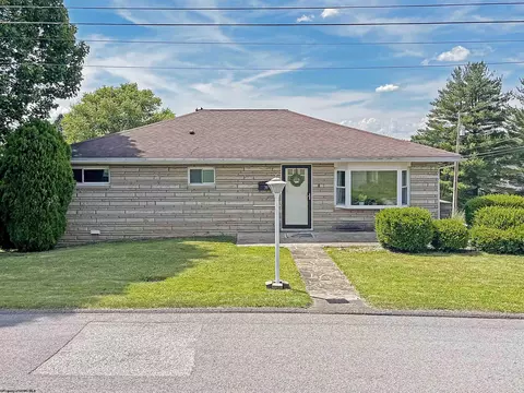 39 Baltimore St, Westover, WV 26501