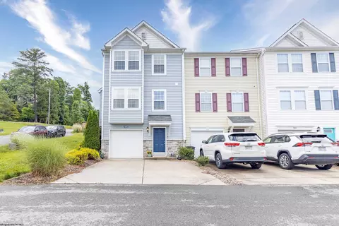 117 Pine Ln, Morgantown, WV 26508