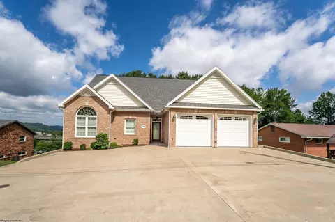 223 Foothills Ln, Morgantown, WV 26508
