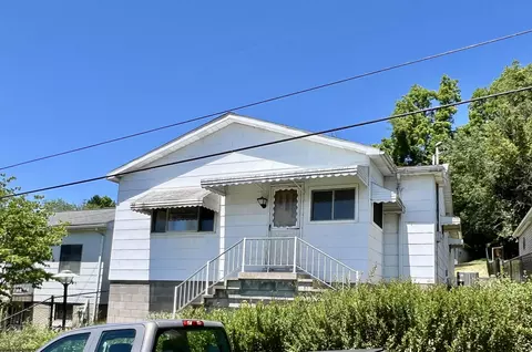 613 Clayton St, Rivesville, WV 26588