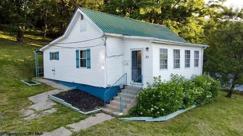 311 Mid Ave, Weston, WV 26452