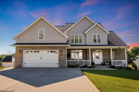 231 Santorini Ave, Morgantown, WV 26508
