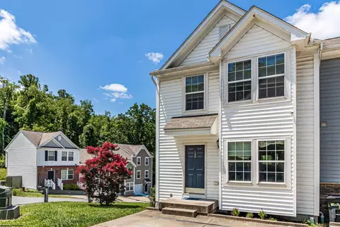 135 Auburn Dr, Morgantown, WV 26501