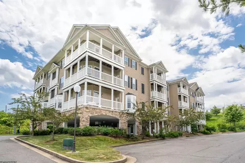 2837 Suncrest Vlg, Morgantown, WV 26505
