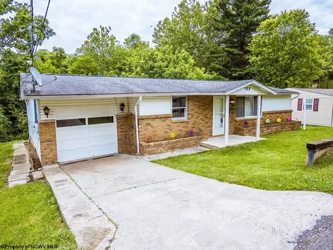 123 Parkview St, Westover, WV 26501