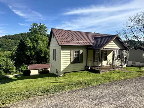 332 School St, Barrackville, WV 26559