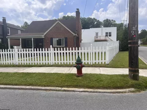 225 Heavner Ave, Elkins, WV 26241