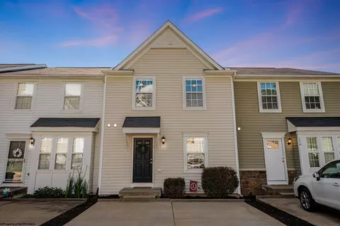 120 Pine Ln, Morgantown, WV 26508