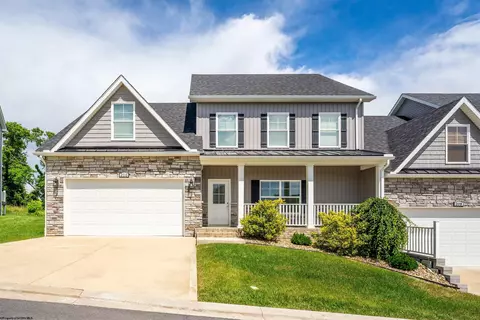 210 Red Oak Ln, Morgantown, WV 26501