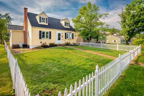 709 Downs Ave, Morgantown, WV 26505
