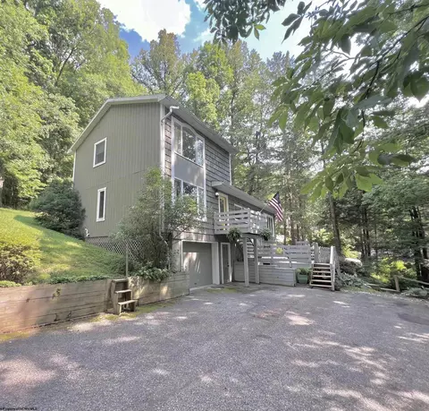 1524 Lake Floyd Cir, Bristol, WV 26426