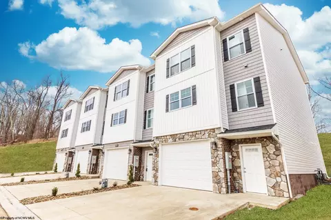 244 Red Oak Ln, Morgantown, WV 26501