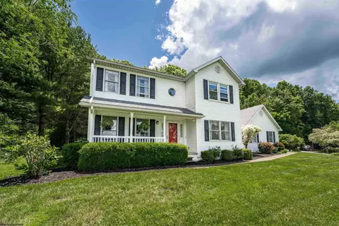 1416 Arcadia Dr, Fairmont, WV 26554