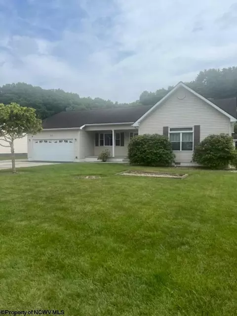 217 Bridgewater Dr, Elkins, WV 26241