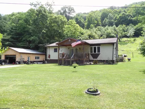 2086 Bull Run Rd, Masontown, WV 26542