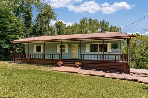 5 Whispering Pines Dr, Fairmont, WV 26554