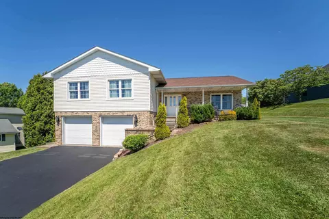 1429 Palace Dr, Morgantown, WV 26508