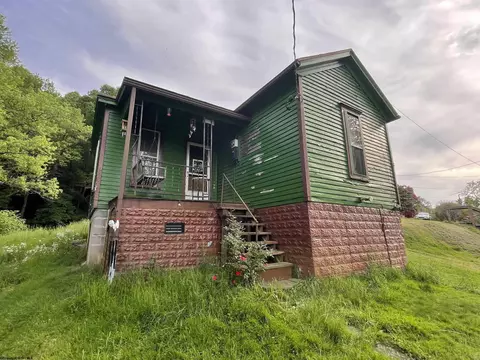 84 George St, Salem, WV 26426