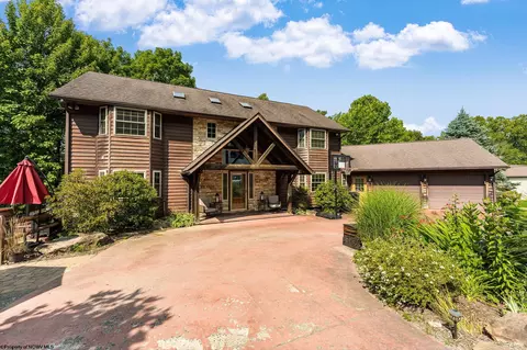 24 Oak Ridge Dr, Morgantown, WV 26508
