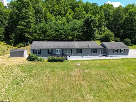 161 Rolling Dr, Montrose, WV 26283