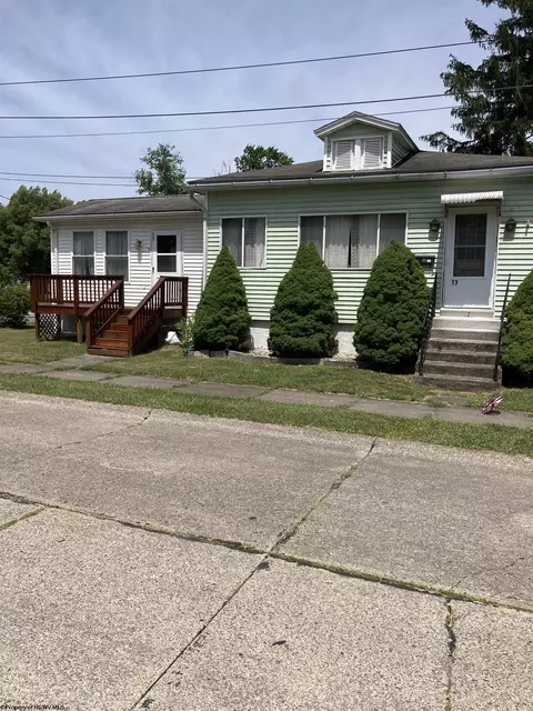 17 Green St, Buckhannon, WV 26201
