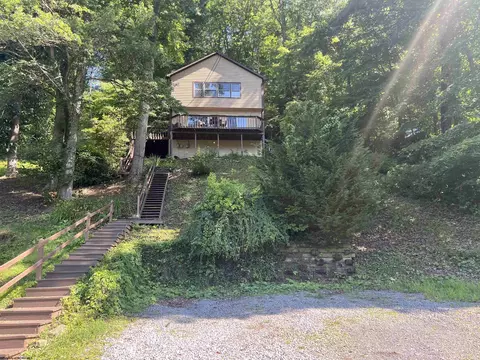 1966 Lake Floyd Cir, Bristol, WV 26426