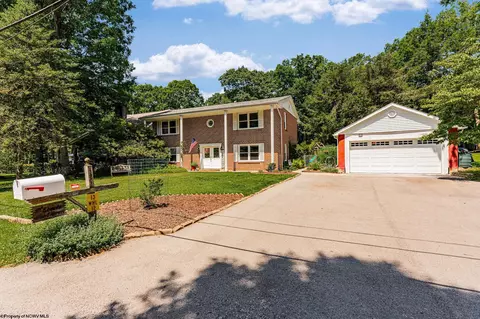 12 Woodhaven Ln, Fairmont, WV 26554