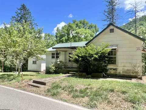 8005 Copley Rd, Weston, WV 26452