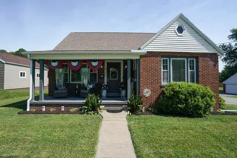 922 East Ave, Shinnston, WV 26431