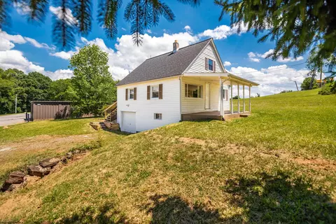4059 Fairmont Rd, Morgantown, WV 26501