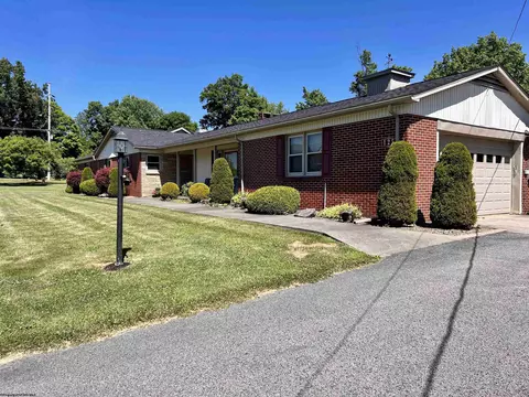 125 Robert E Lee Ave, Elkins, WV 26241