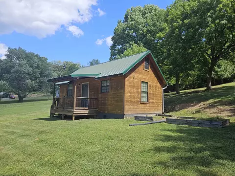 536 Oak St, Kingwood, WV 26537