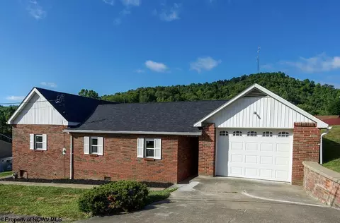 106 Jefferson St, Fairview, WV 26570
