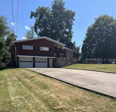101 E Olive St, Bridgeport, WV 26330 photo 2