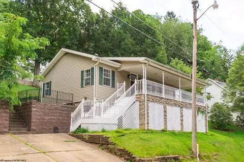 1269 College Park, Fairmont, WV 26554