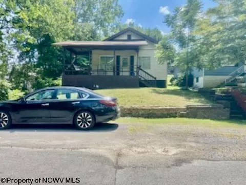 1049 Clark St, Shinnston, WV 26431