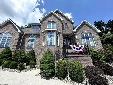 326 Ridgeway Dr, Bridgeport, WV 26330