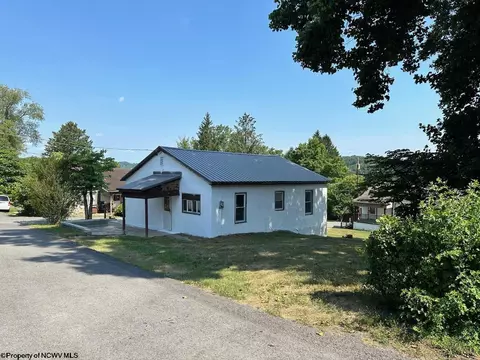 203 Michael Dr, Fairmont, WV 26554