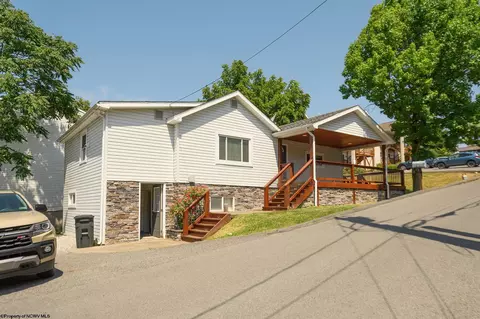 1108 Valley View Ave, Morgantown, WV 26505
