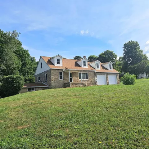 5025 Dogtown Rd, Kingwood, WV 26537